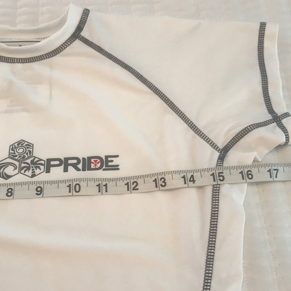 White Island Pride Rashguard SPF50 - Picture 8 of 10